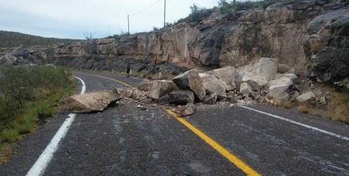 carretera a ojinaga deslave
