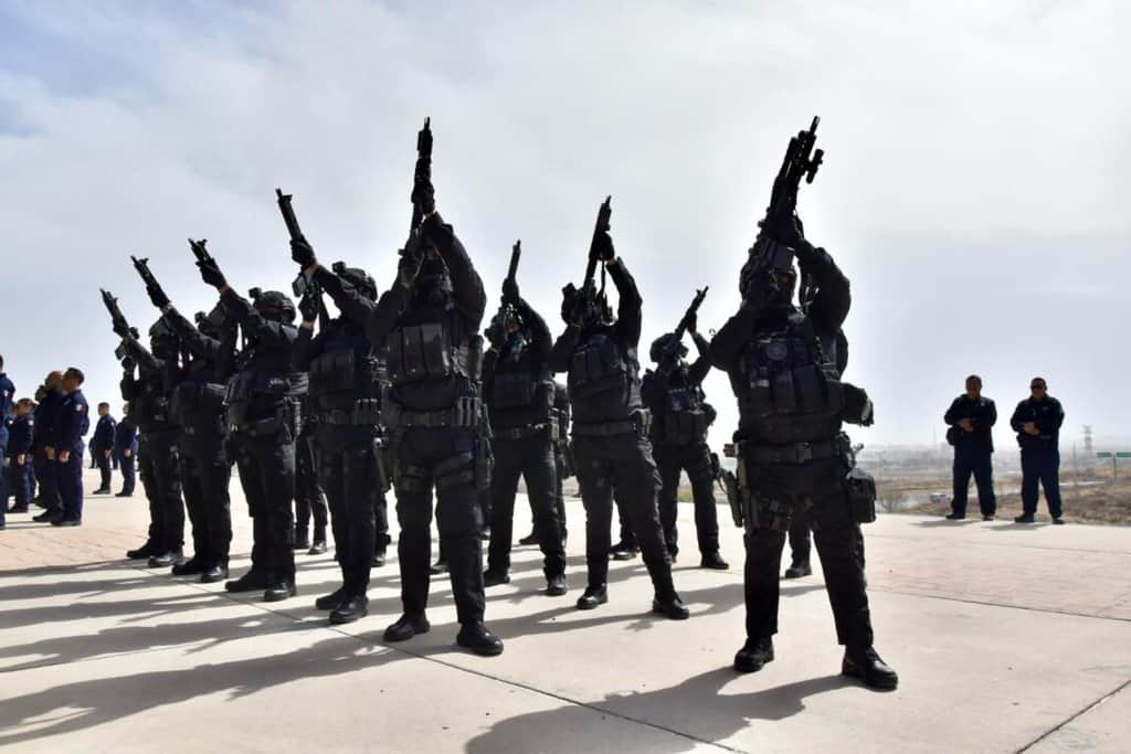 policia ejecutado honores