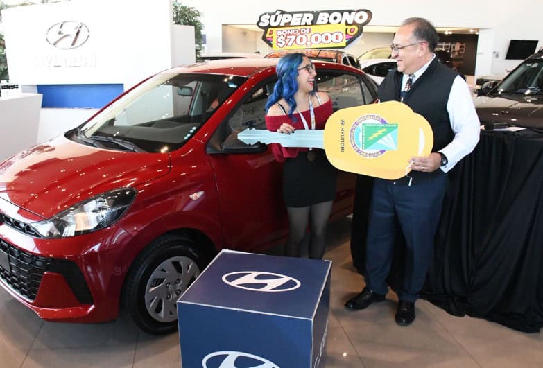 Kickboxer Yazmín Ontiveros gana un auto