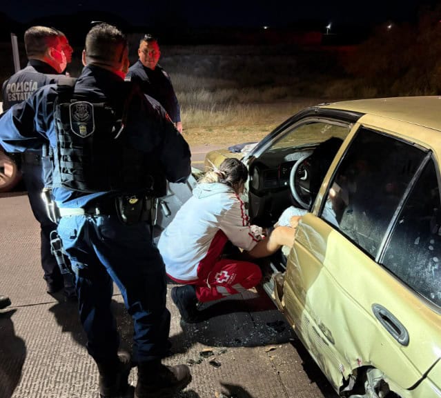 mujer policia choquee