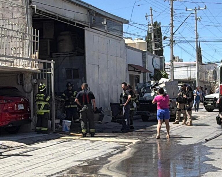 Se intoxicó mujer con humo de incendio en bodega