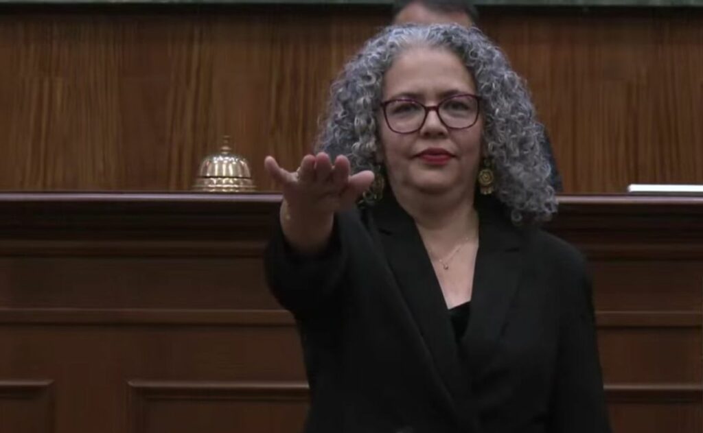 graciela-dominguez-nava-rinde-protesta-como-gobernadora-interina-de-sinaloa-1-1024x631
