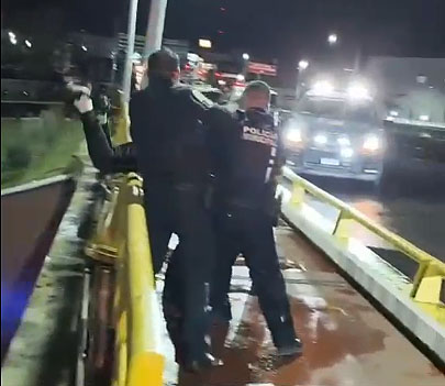 se queria tirar de un puente